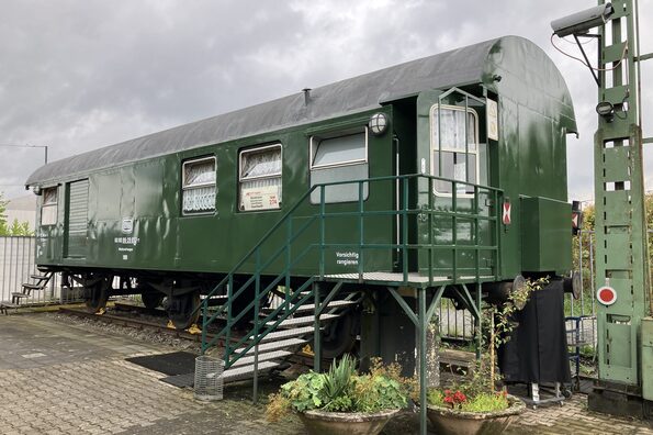 Leverkusener Eisenbahnwagen als Trauraum