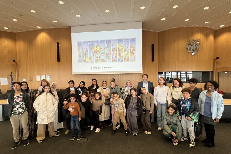 Die Besuchsgruppe aus Villeneuve d'Ascq und Bürgermeister Bernhard Marewski (hintere reihe)