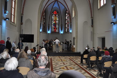 Das Klezmer-Ensemble der Musikschule spielt in der Aloysiuskapelle