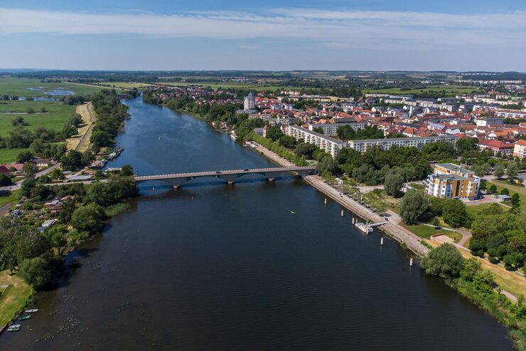 Von oben: die Stadt Schwedt an der Oder