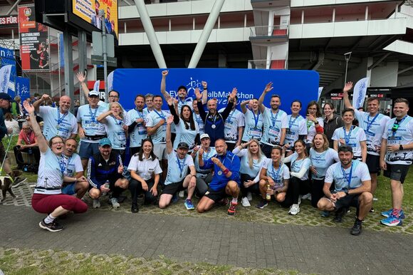 Gruppenfoto von Läufern und Läuferinnen beim EVL Halbmarathon