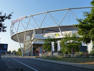 Das Stadion von Bayer 04, die BayArena an der Bismarckstraße