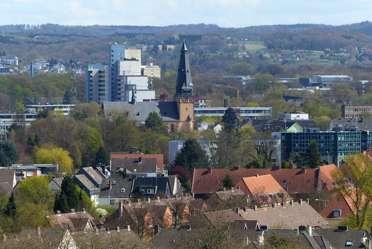 Blick auf Manfort mit Kirche St. Joseph