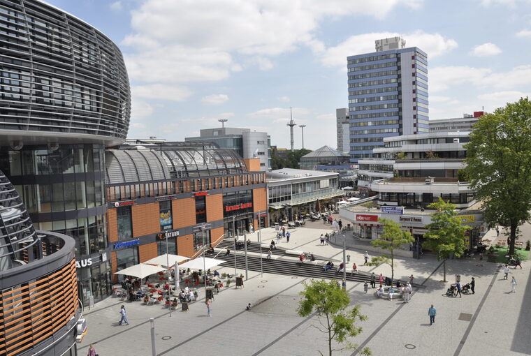 Wiesdorf: Blick auf den Friedrich-Ebert-Platz von der Rathaus-Galerie aus.