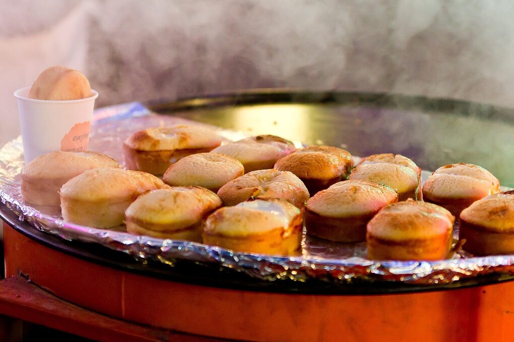 Eierbrötchen auf einer Platte