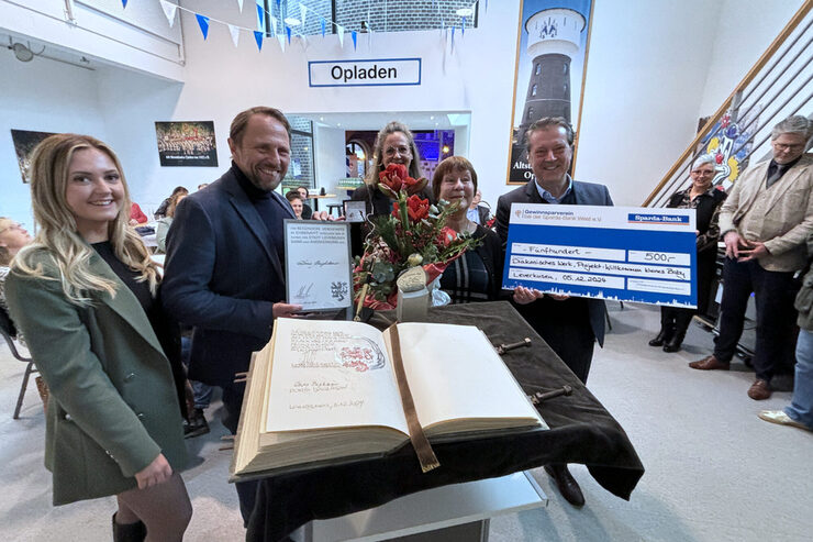 Gruppenbild mit Preisträgerin