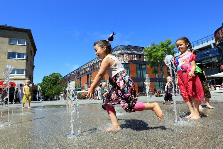 Wasserspiel vor Rathaus Galerie