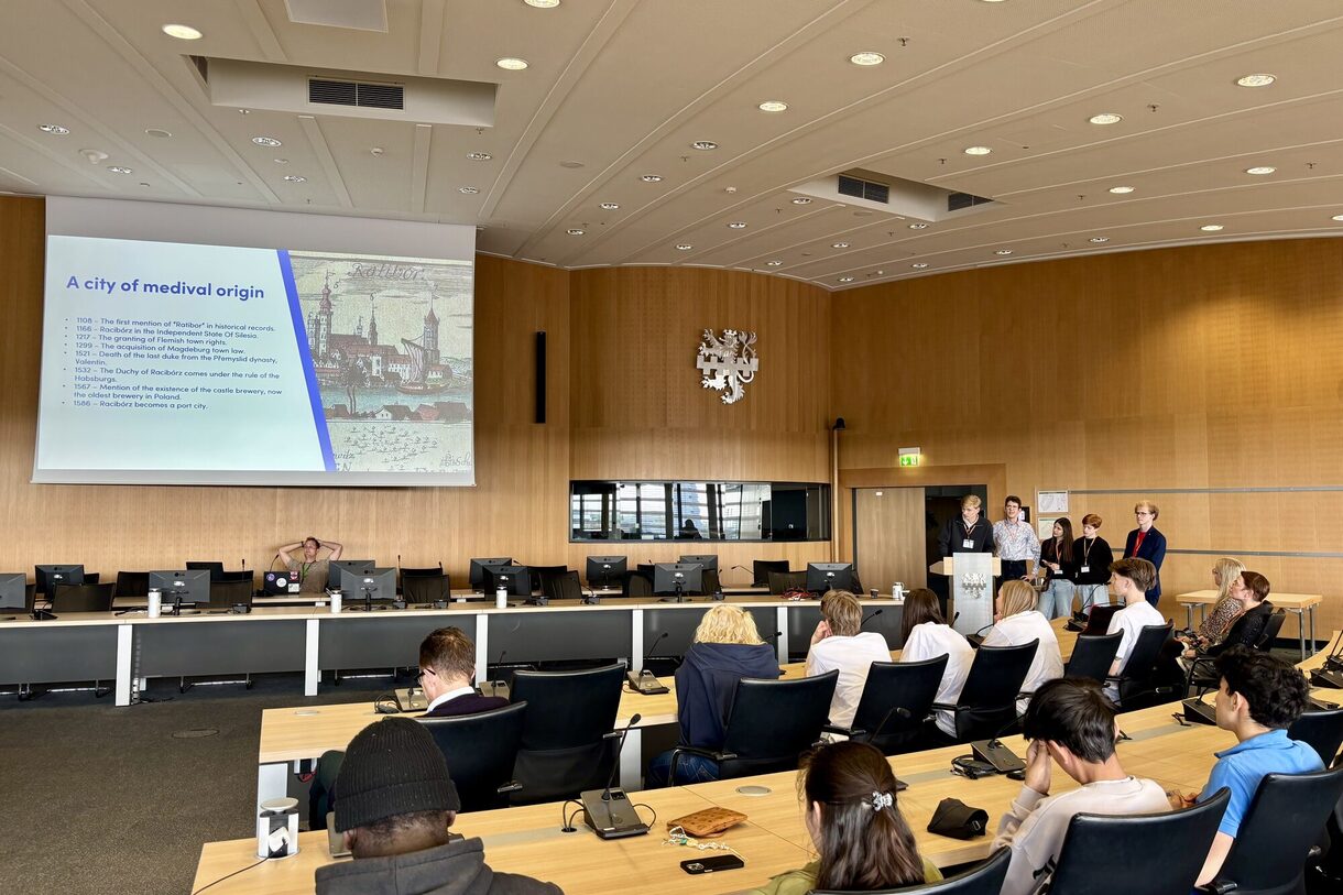 Am Ankunftstag stellten die Jugendlichen ihre Stadt und ihren Jugendstadtrat vor