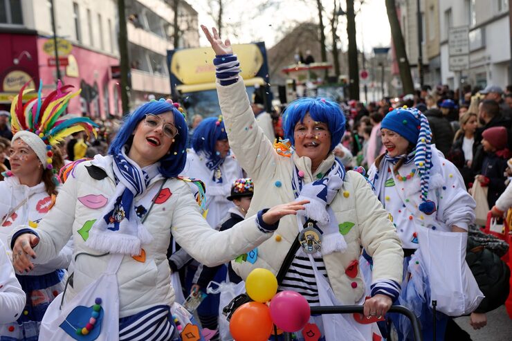 Fußgruppe von den Altstadtfunken beim Zug in Opladen