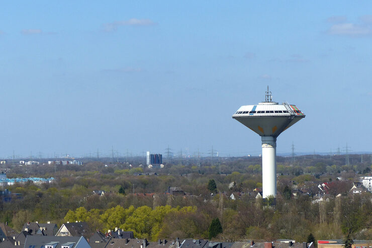 Der Wasserturm der EVL von Wiesdorf aus gesehen