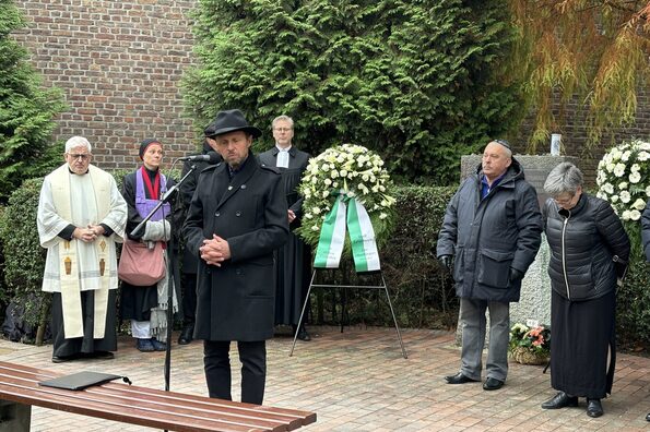 Oberbürgermeister Uwe Richrath während seiner Gedenkrede.