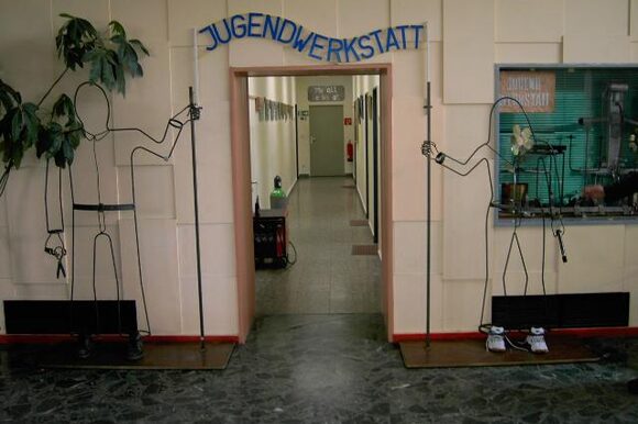 Eingang der Jugendwerkstatt Leverkusen