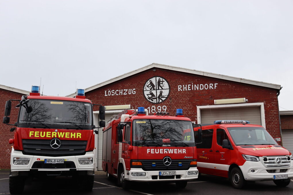 Gerätehaus Löschzug Rheindorf mit Fahrzeugen