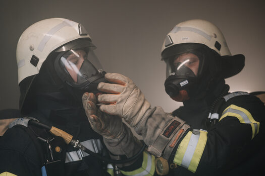 Feuerwehrleute unter Atemschutz