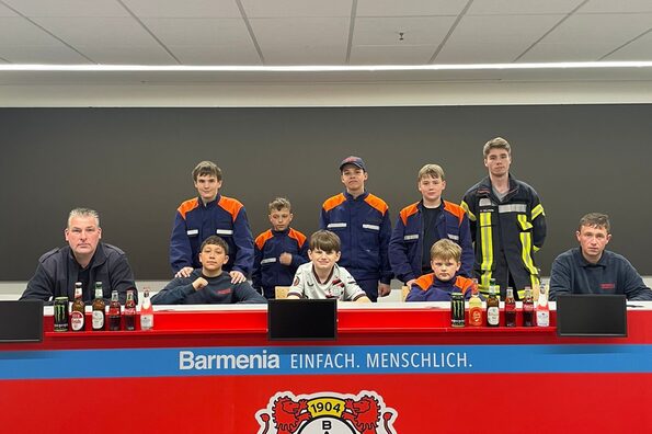 Jugendfeuerwehr in der Bayarena